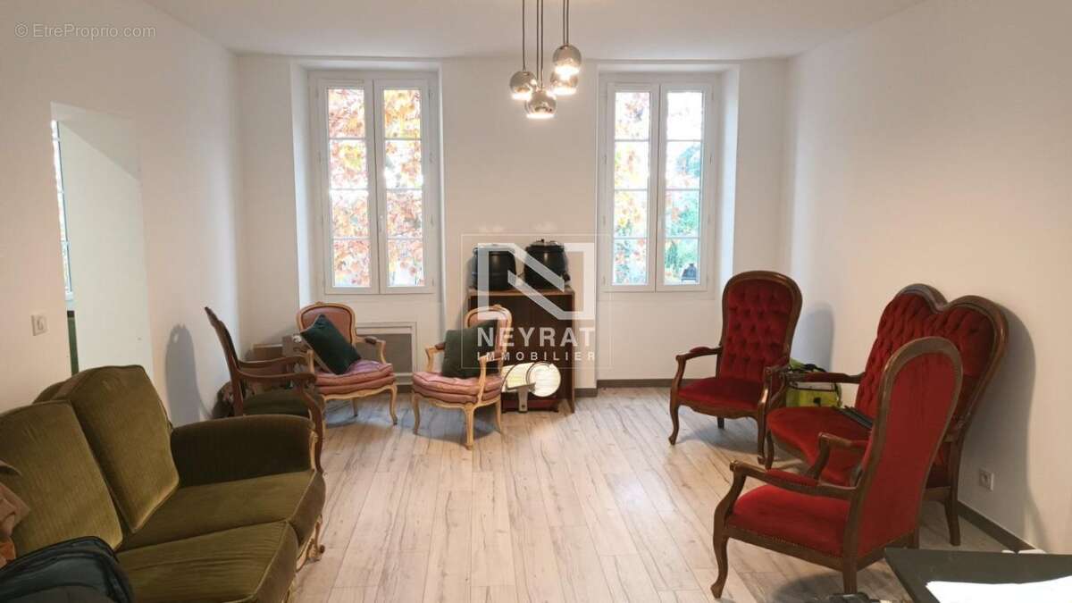 Appartement à TOURRETTES