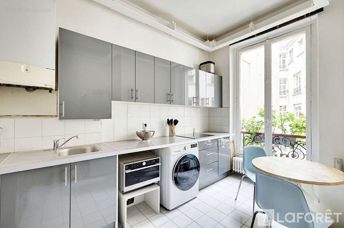 Appartement à PARIS-1E