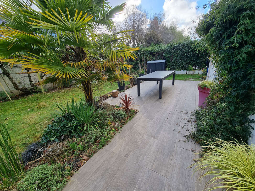 Maison à VOISINS-LE-BRETONNEUX