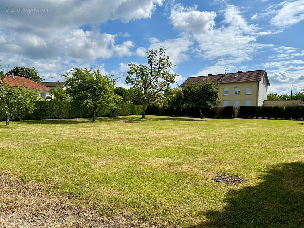 Terrain à LUXEUIL-LES-BAINS