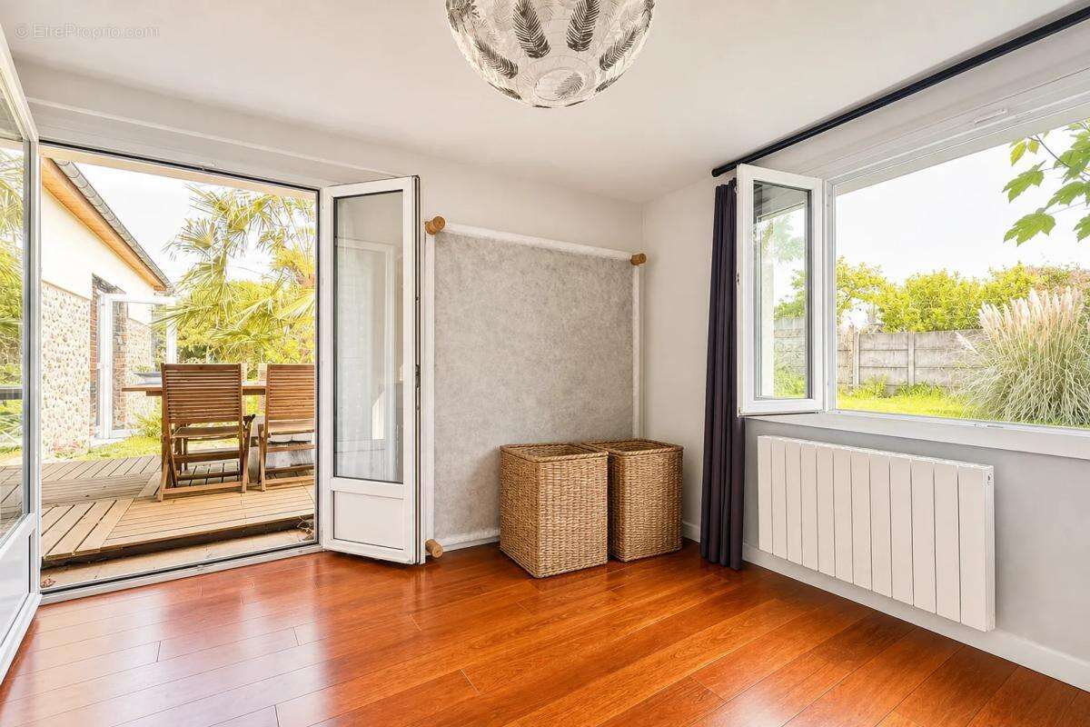 Charmante maison de 7 pièces à Guichainville - photo 4