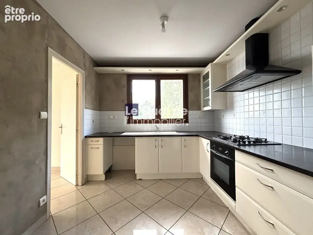 Appartement 4 pièces 101 m² à vendre à Saint-Egreve (38120) - photo 2