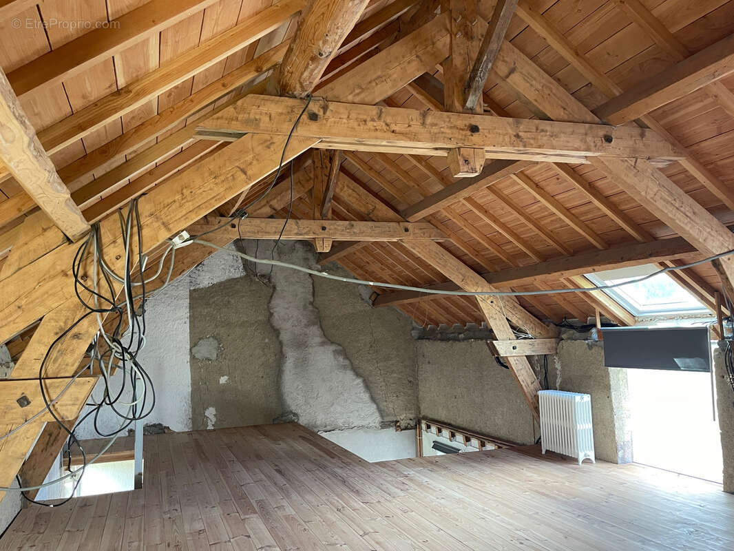 Maison à SAINT-MARCEL-EN-MARCILLAT