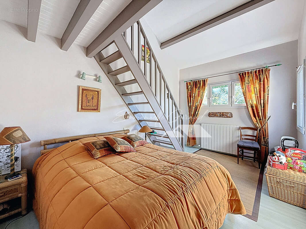 Maison à SAINT-BEAUZELY