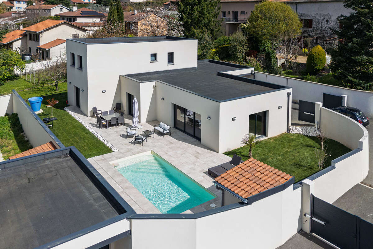Maison à MONTANAY