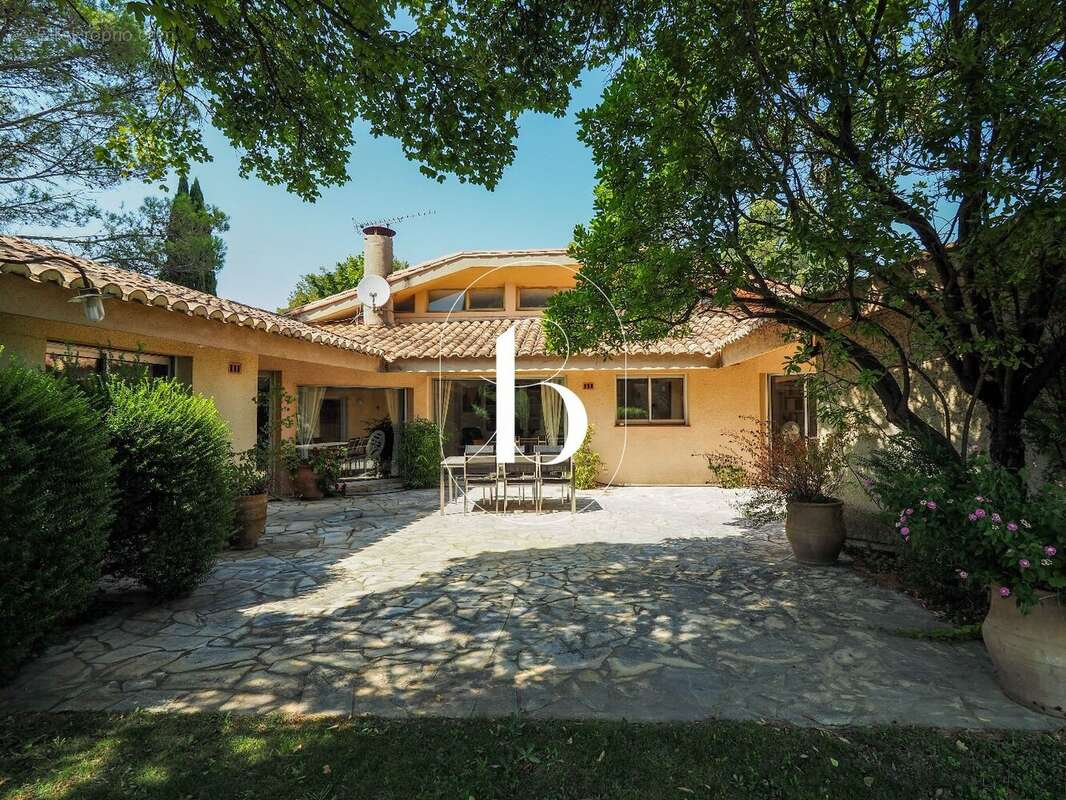 Maison 180 m² à Uzes  - photo 4