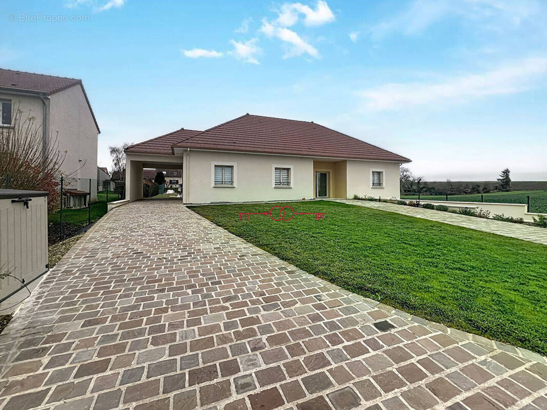 Maison à CAUROY-LES-HERMONVILLE