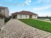 Maison à CAUROY-LES-HERMONVILLE