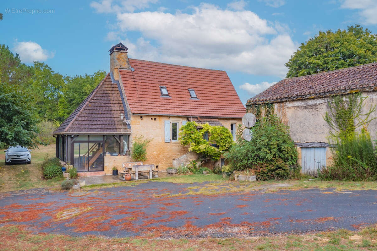Maison à BLANQUEFORT-SUR-BRIOLANCE