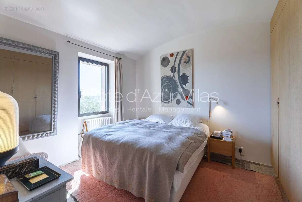 Maison à CHATEAUNEUF-GRASSE