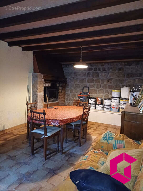 Maison à MONTREGARD