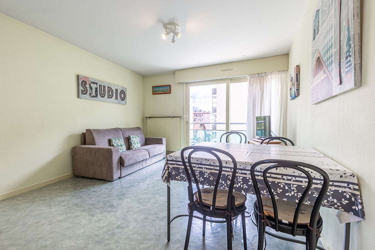 Agence immobiliere laforet - exclusivite - "tulipe" - annecy - hyper-centre - appartement t2 de 42,55m² - balcon - cave - photo 11