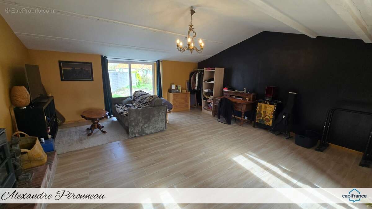  Maison de ville rénovée avec jardin – Proche La Rochelle – Secteur Usseau - photo 12