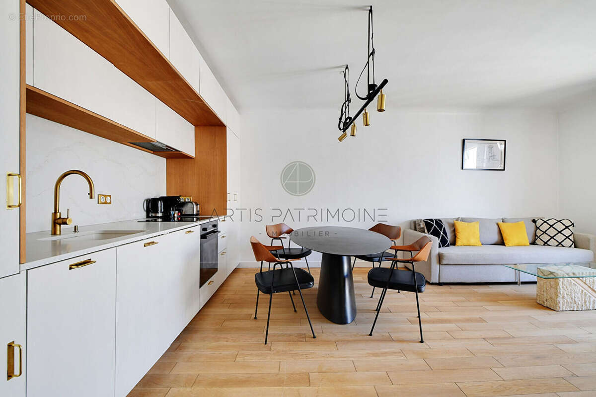 Appartement à PARIS-17E