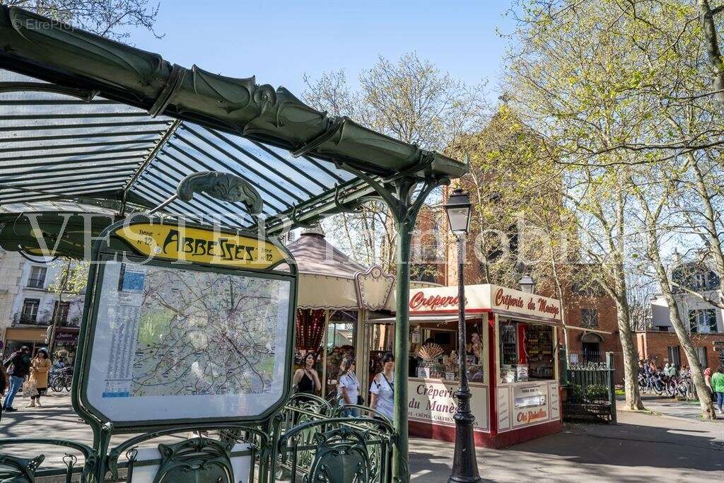 ABBESSES - Très beau studio de 20m² au calme refait en 2020 - photo 11