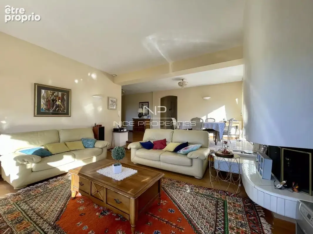 Villa avec piscine dans un quartier résidentiel - photo 3