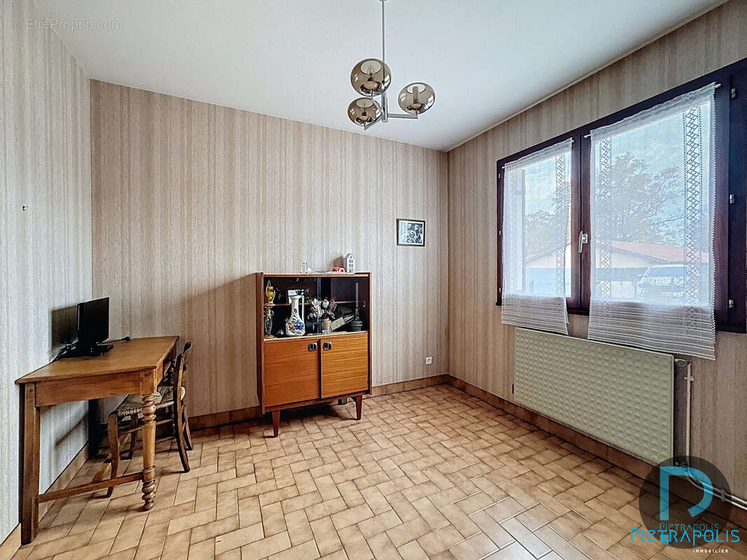 Maison à NEUVILLE-LES-DAMES