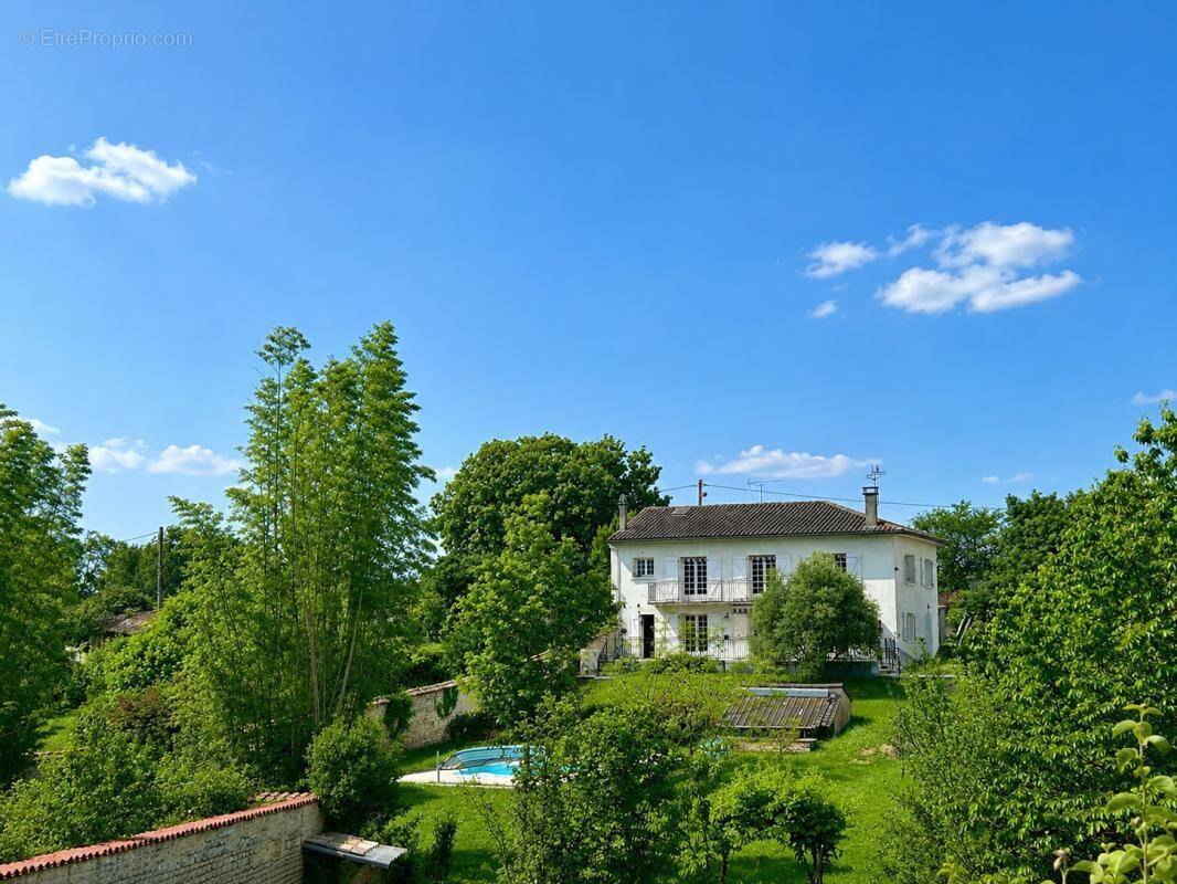 Maison à CHEF-BOUTONNE