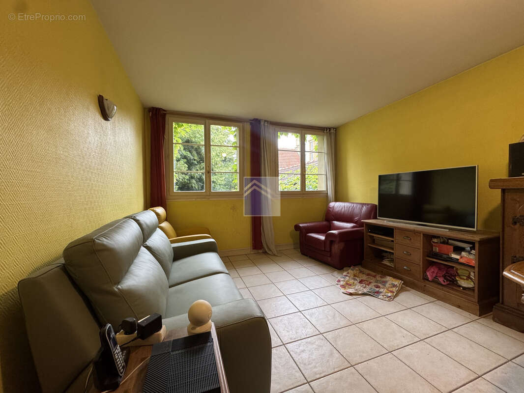 Appartement à COURBEVOIE