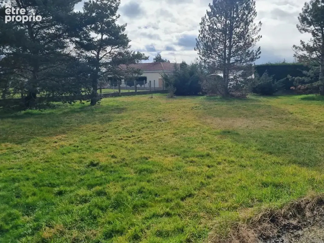 Photo Terrain à Sainte-Agathe-La-Bouteresse au prix de 55 000€