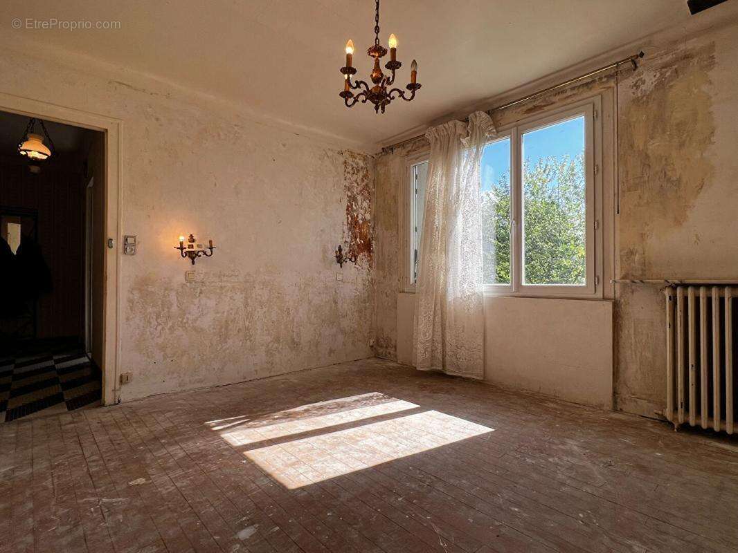 Maison à NOTRE-DAME-DE-SANILHAC