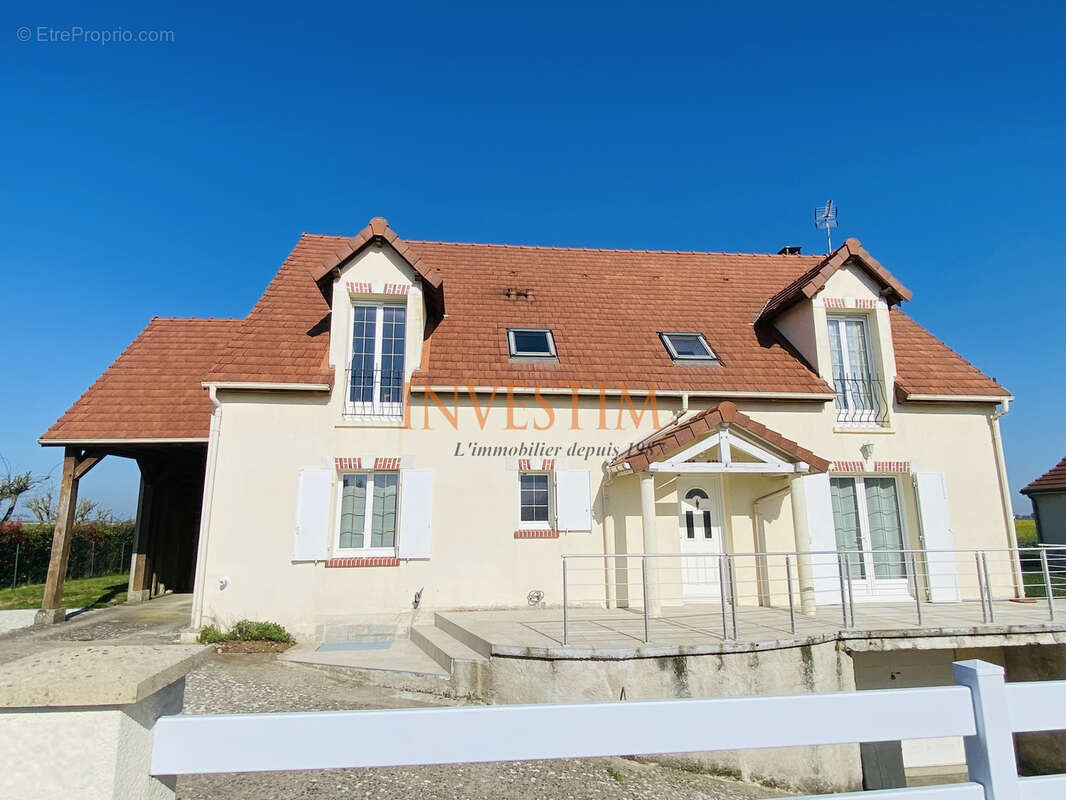 Maison à VILLEBAROU