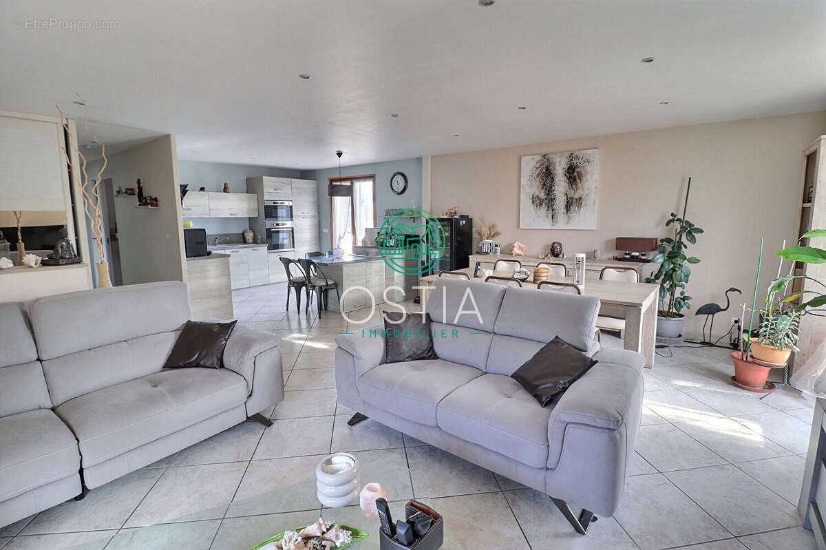 Maison à SAINT-MARTIN-LA-PLAINE