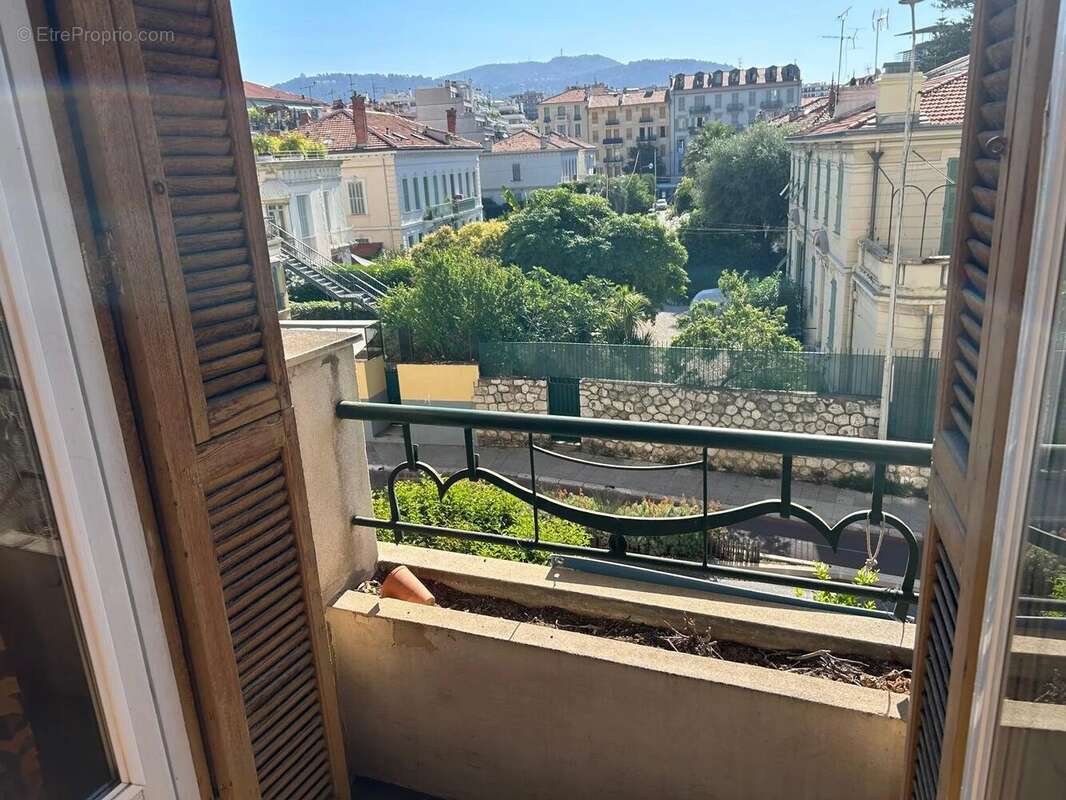 Liberation a 100m de la place - f3 78m² balcons - photo 3