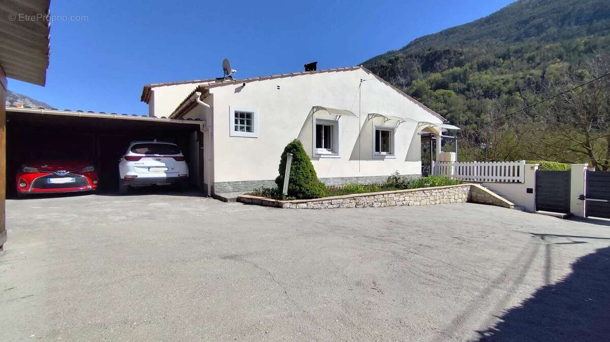 Maison 4 Pièces - Piscine et Garages - photo 16