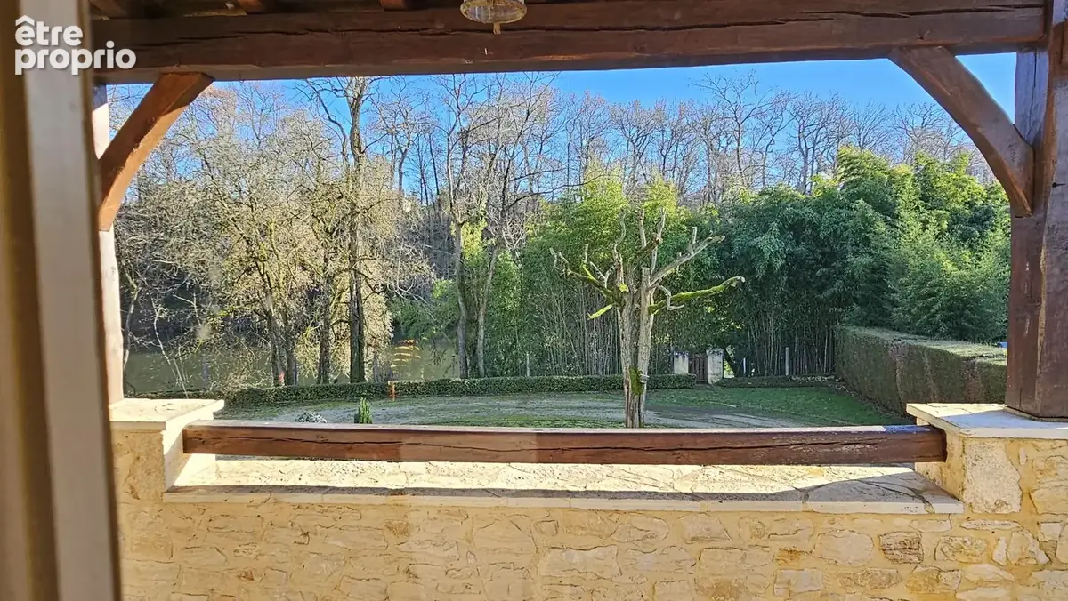 Belle villa en pierre au bord de la rivière - photo 2