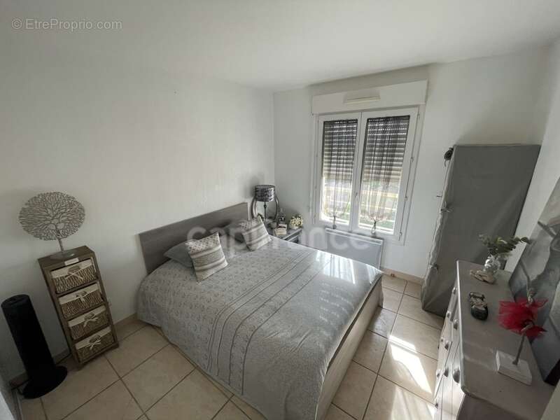 SAINT RAPHAEL appartement T2, terrasse, place de parking privative !! - photo 3