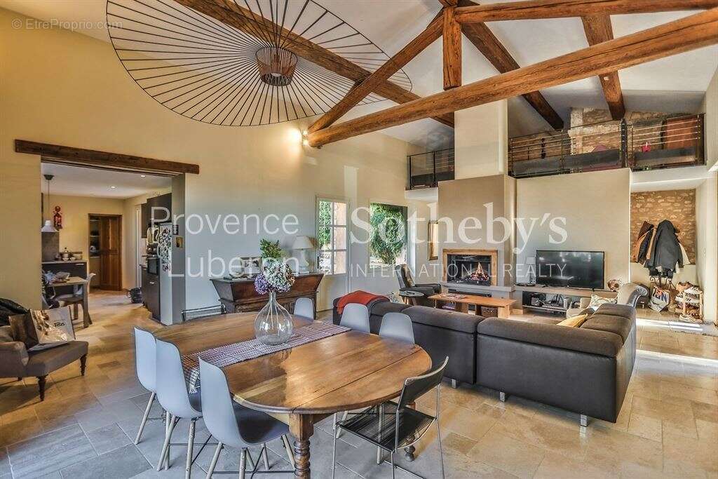 Maison à SAINT-SATURNIN-LES-APT