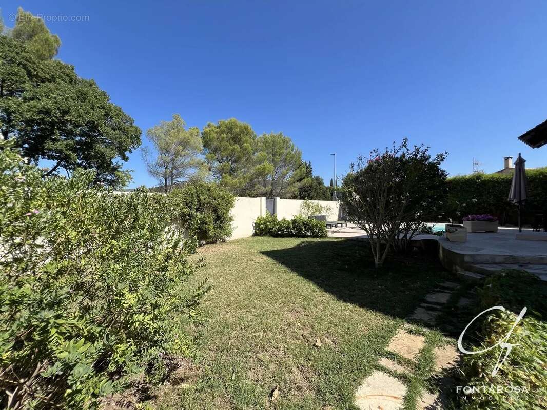 Maison à ROQUEBRUNE-SUR-ARGENS