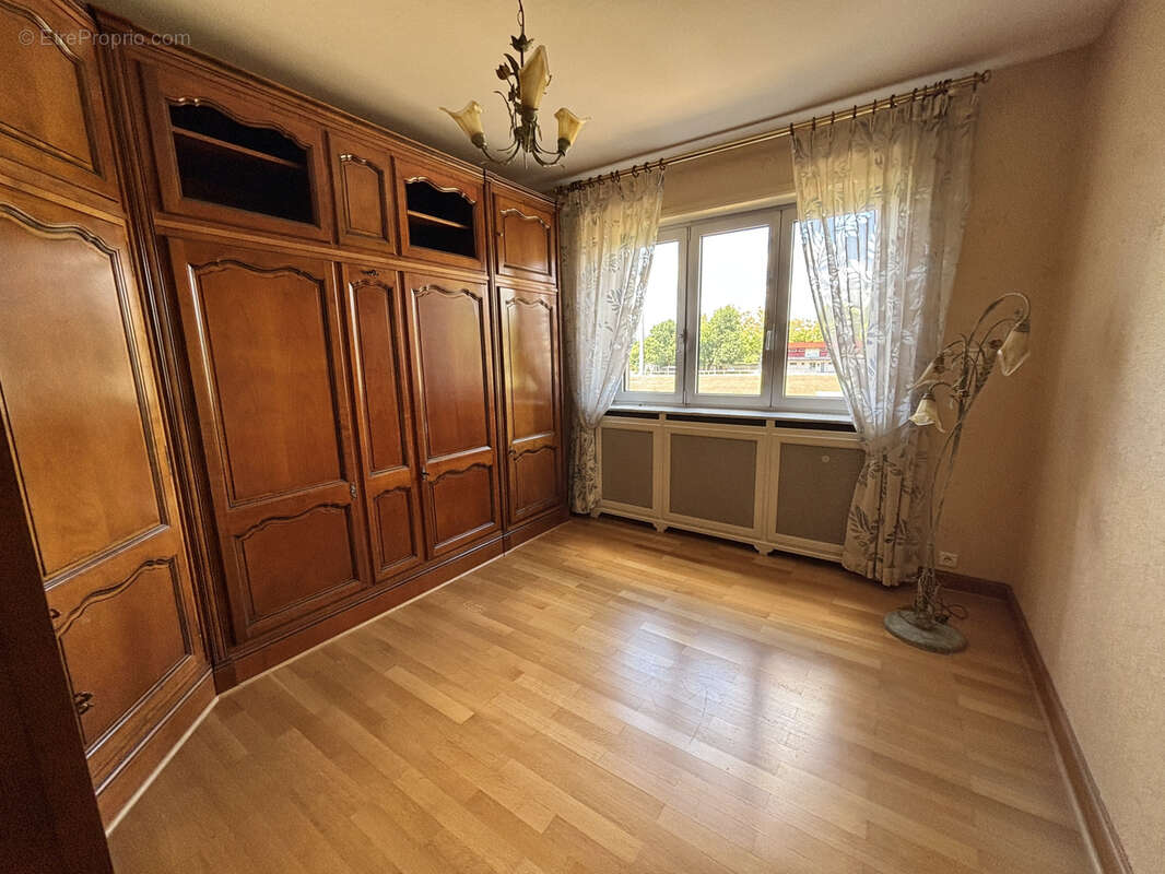 Élégante maison familiale de 220 m2 sur un magnifique terrain arboré de 15 ares - photo 22
