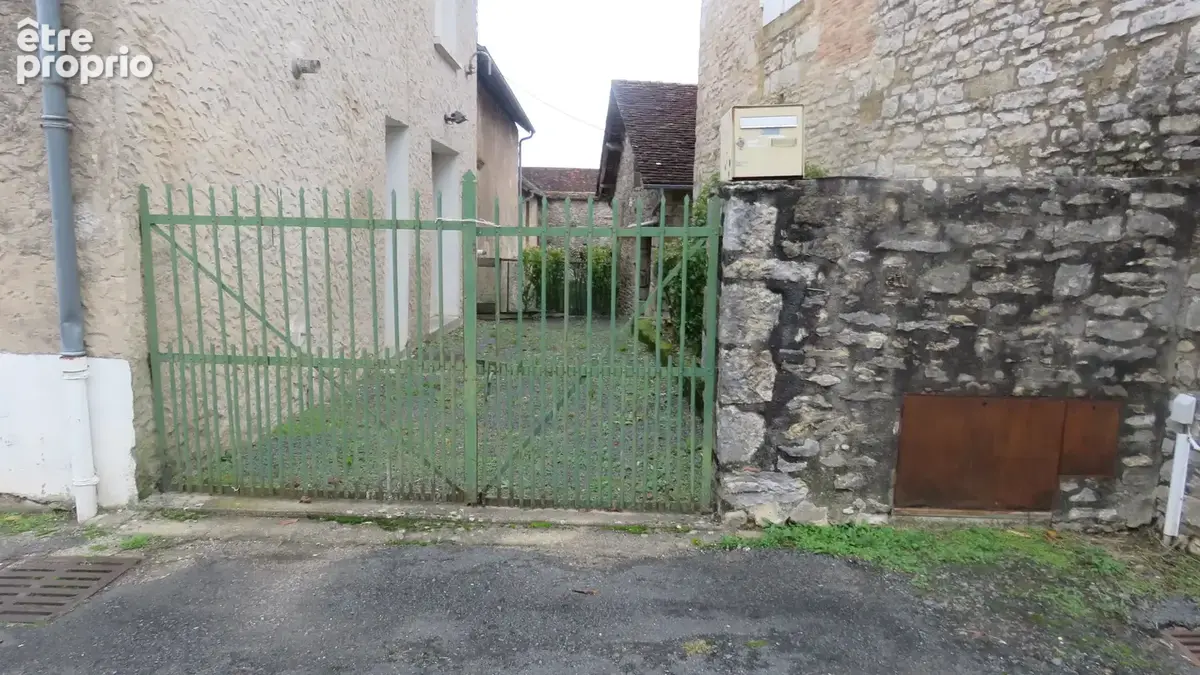 Maison (en pierres) avec une cour privative et une grange (en pierres) Secteur SAINT RAPHAEL - photo 2