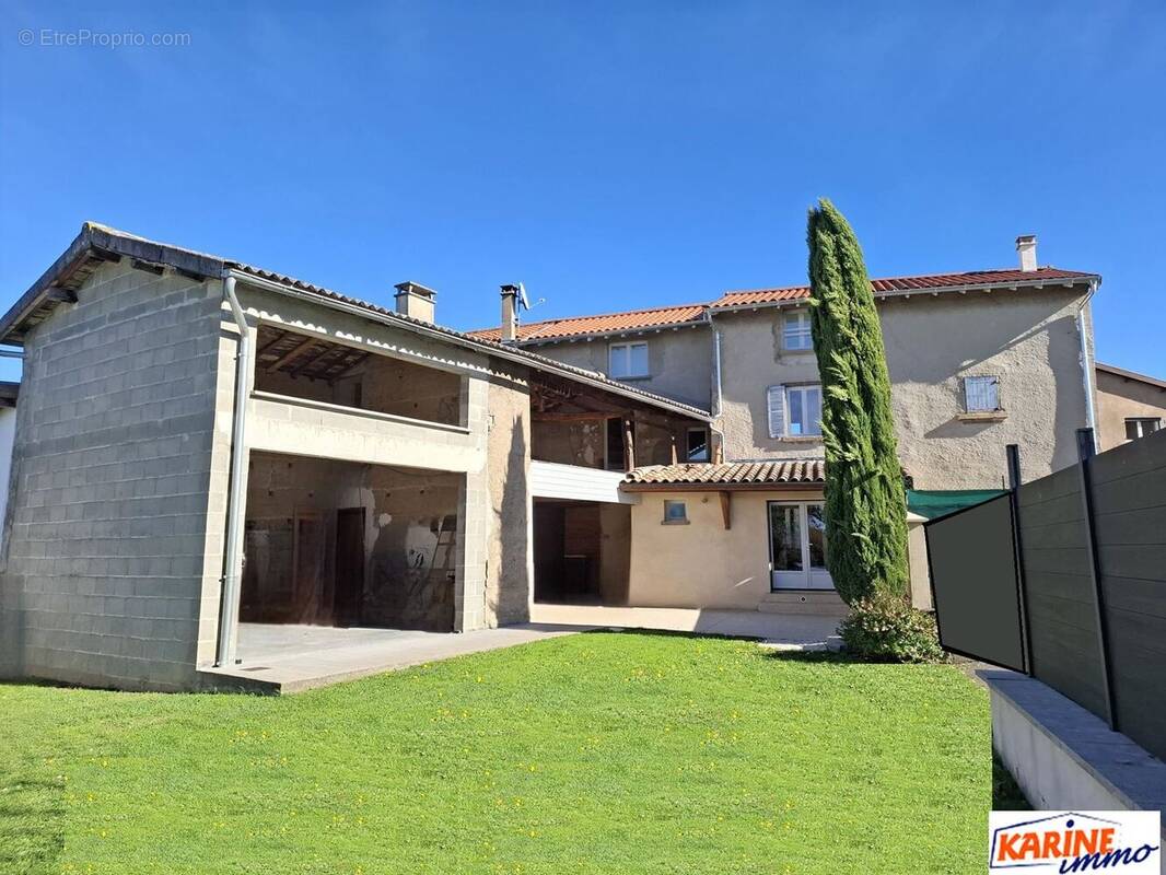 Maison à MONTANAY