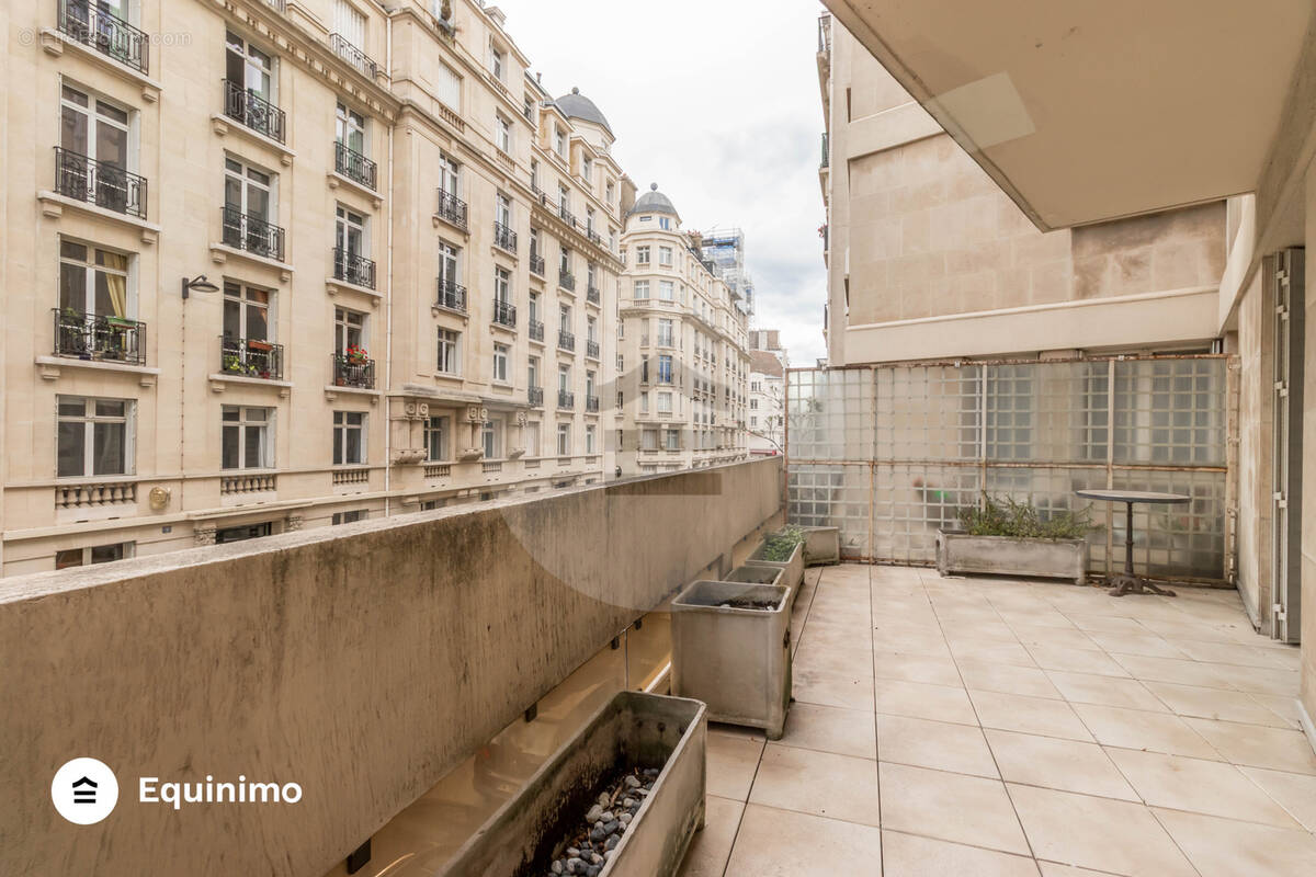 Appartement à PARIS-7E