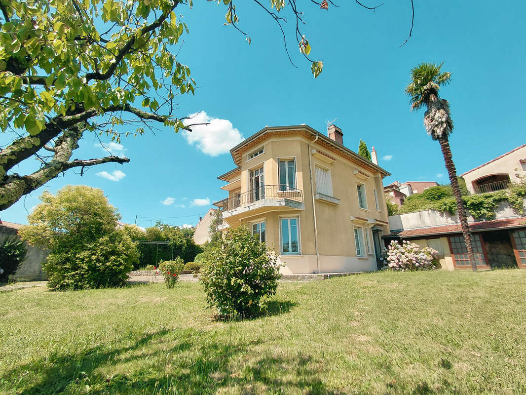 Aubenas - maison bourgeoise 5 pieces 188m2 - photo 2