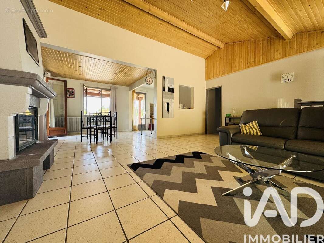 Maison 110 m² à Escatalens  - photo 2