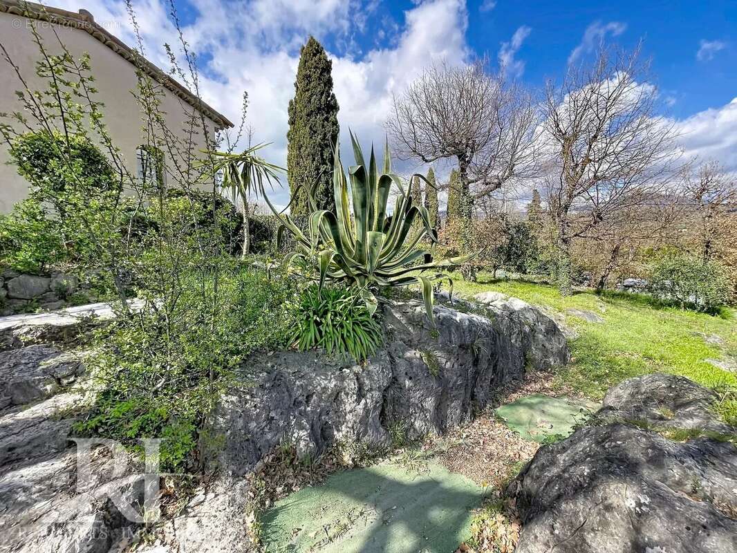 Maison à SAINT-CEZAIRE-SUR-SIAGNE