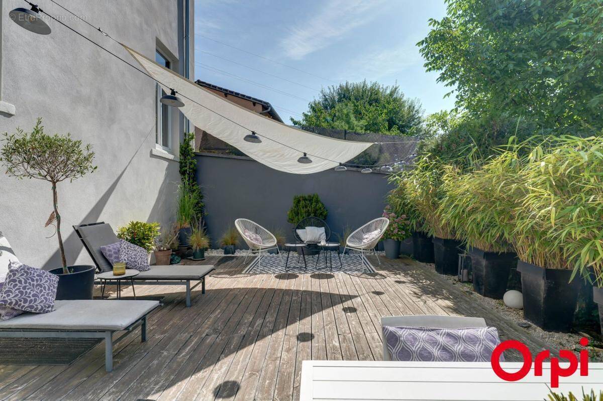 Appartement à RILLIEUX-LA-PAPE