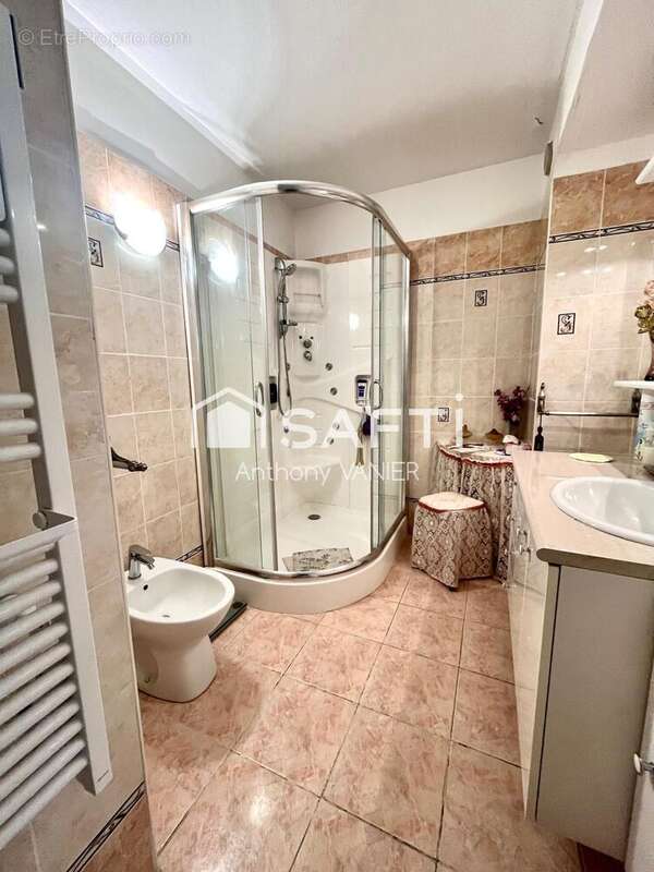 Appartement 93 m² à Saint-Laurent-Du-Var  - photo 7