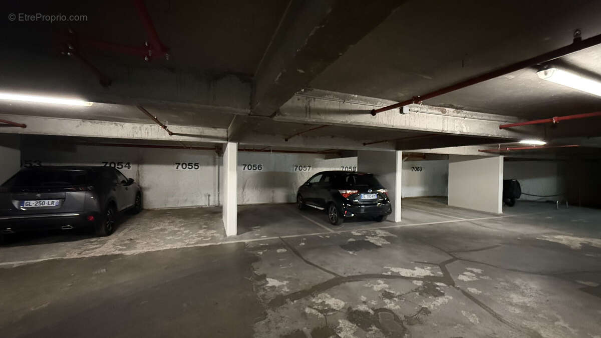 Autre à PARIS-2E