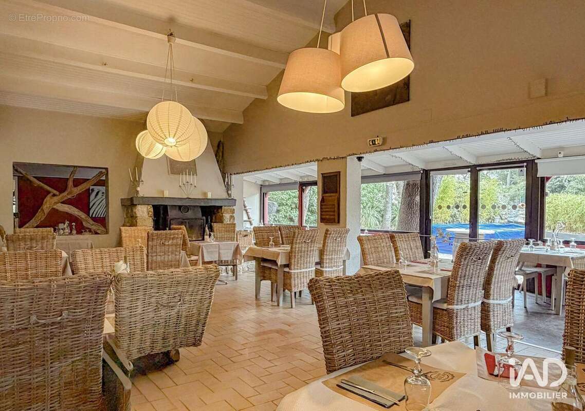 Photo 4 - Commerce à MORNAS