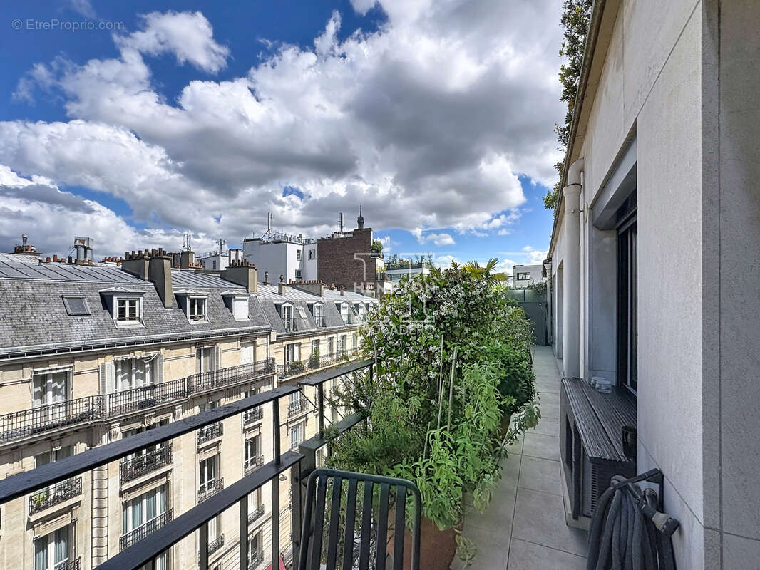 Appartement à PARIS-16E