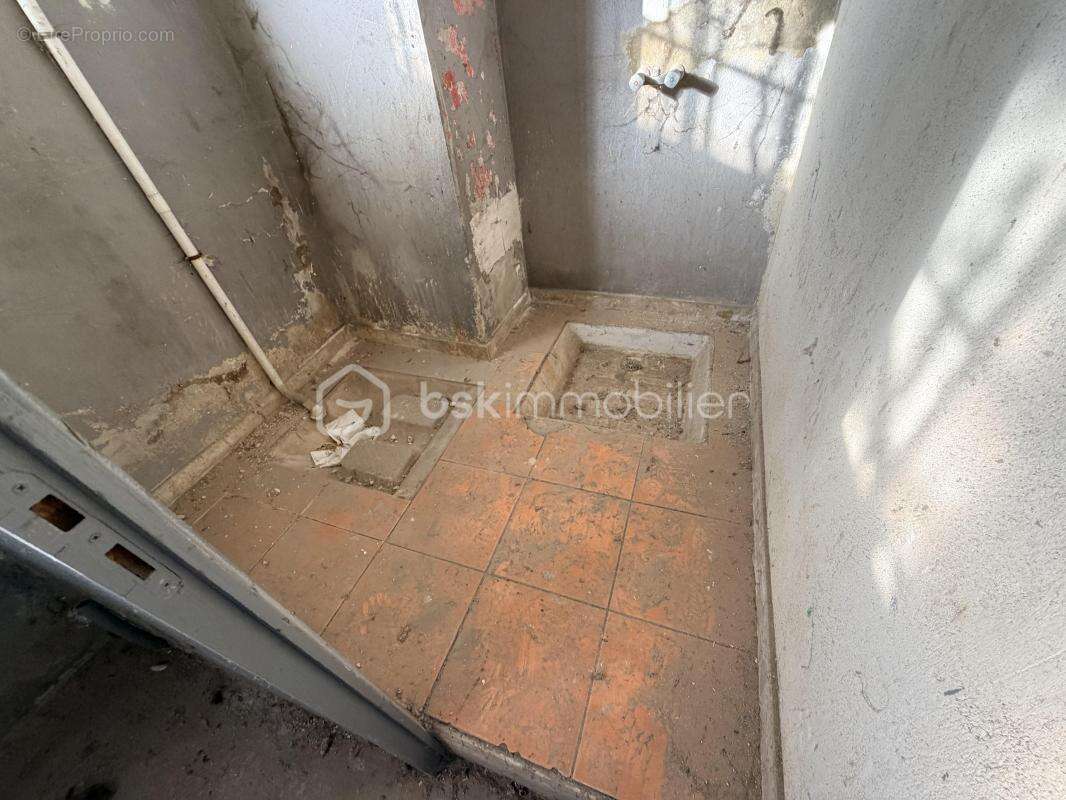 Appartement à ENTRAIGUES-SUR-LA-SORGUE