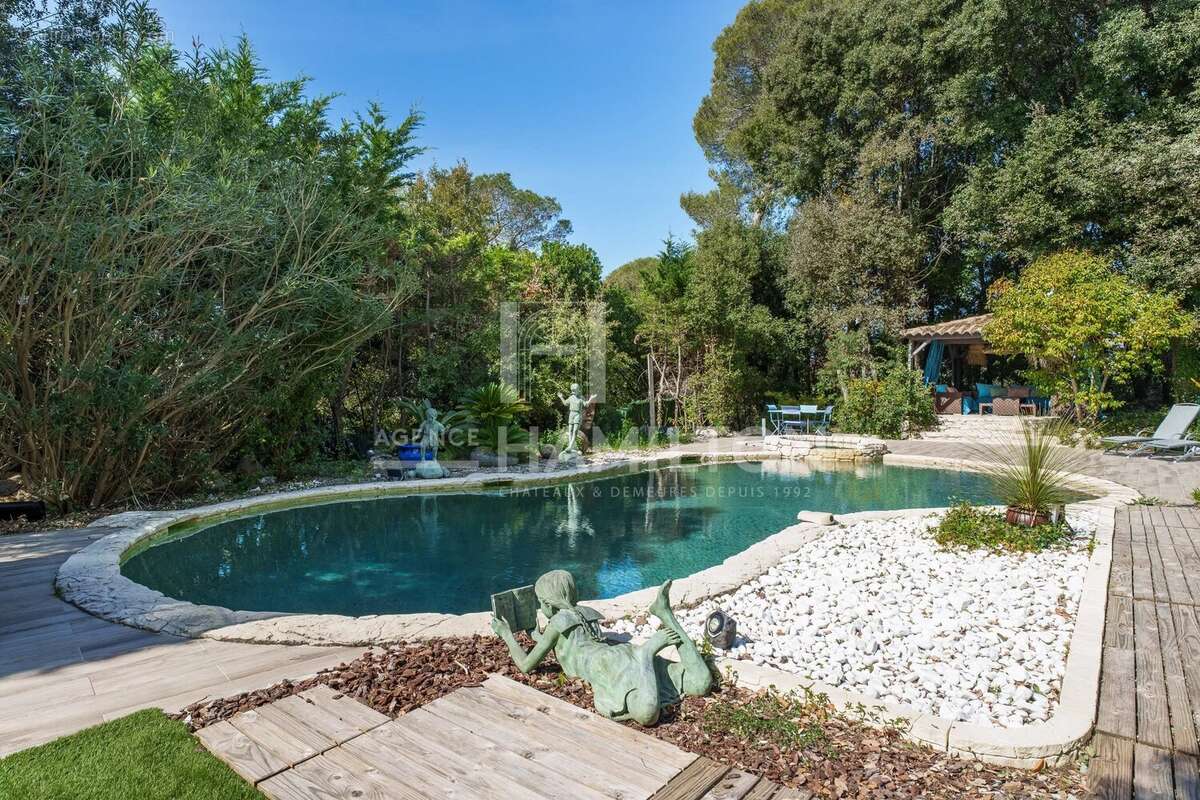 Maison à ROQUEFORT-LES-PINS