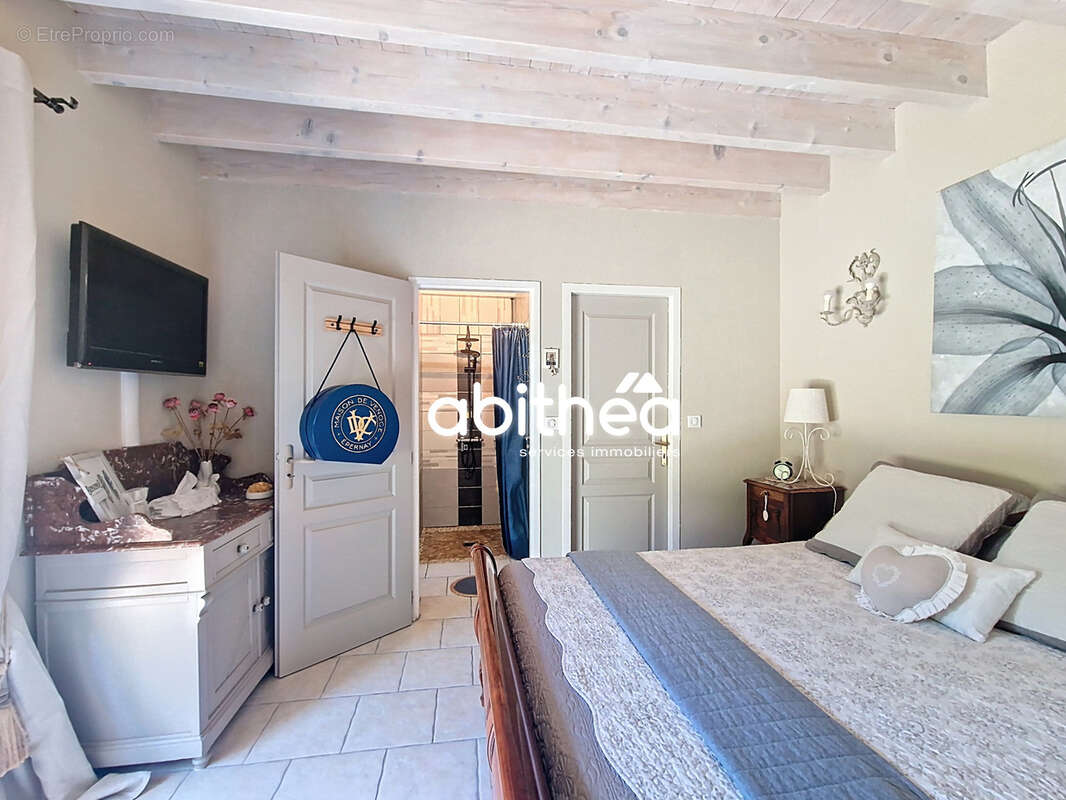 Maison à SAINT-GENIS-DE-SAINTONGE