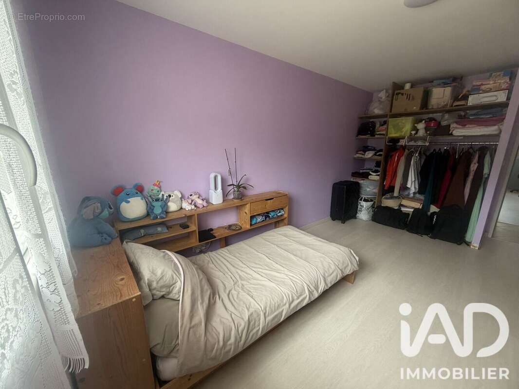 Maison 213 m² à Eglise-Neuve-D'issac  - photo 8