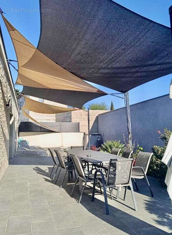 Maison à L'ISLE-SUR-LA-SORGUE